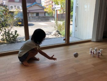 蔭山組　親子イベント　ボーリング遊び