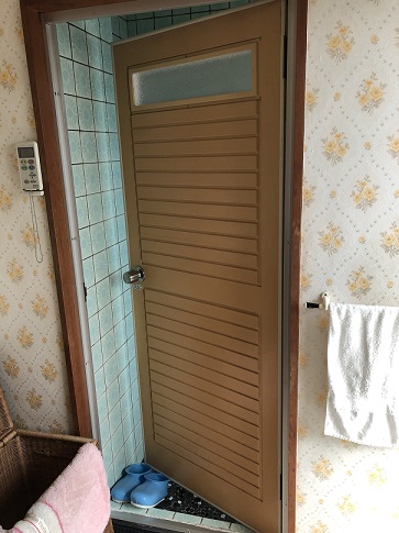 和歌山市　蔭山組　浴室ドア交換　リフォーム