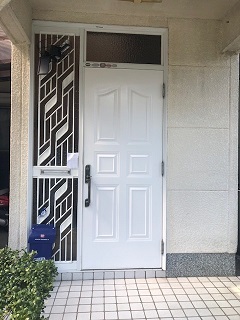 和歌山市　玄関ドアの再塗装リフォーム
