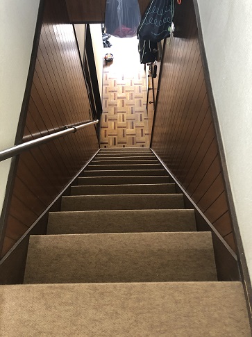 和歌山市　蔭山組　階段床貼り替え　リフォーム