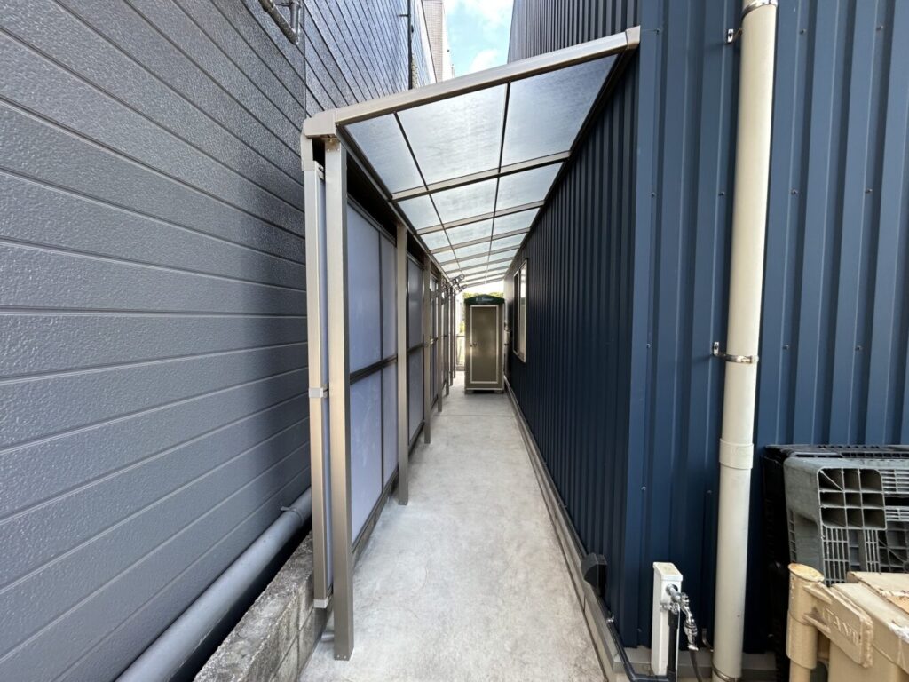 和歌山市　シャワー室設置・テラス取付工事