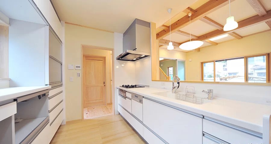 キッチンリフォームで家事を楽にする方法。最新設備と「動線」で変わる毎日のゆとり